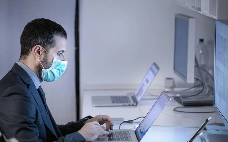 man typing in a laptop